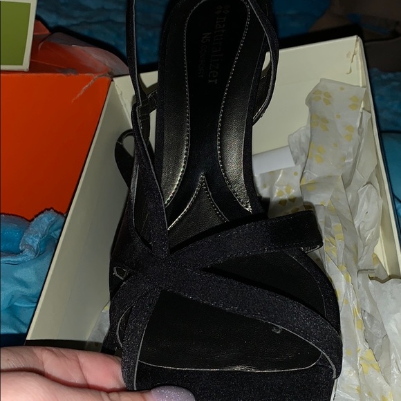 Black low heels - Picture 2 of 2